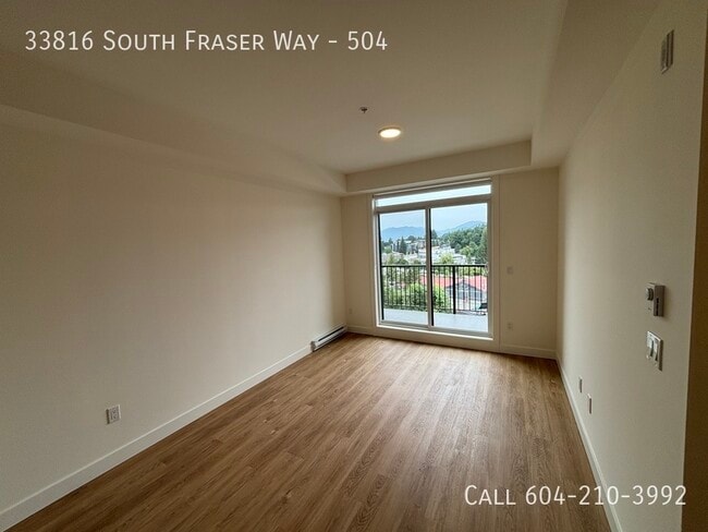 Building Photo - Top-Floor Unit in Downtown Abbotsford