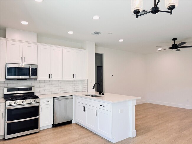 Building Photo - 16575 Oasis Glade Dr