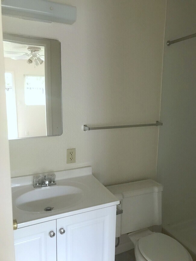 Foto del edificio - 2 bedroom 1 bathroom unit