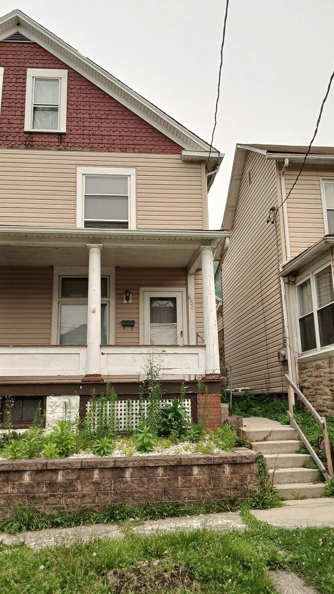 Building Photo - 648 Linden Ave