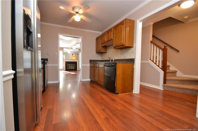 Building Photo - 121 Planetree Ln