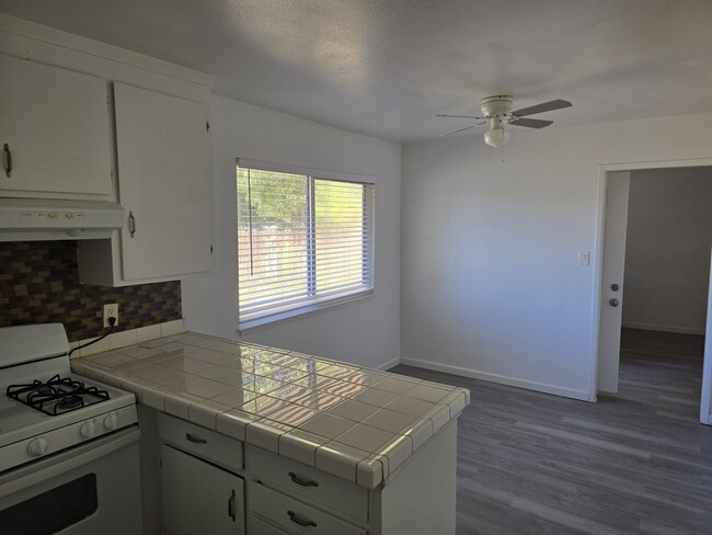 Kitchen and dining area - 10416 Mills Tower Dr