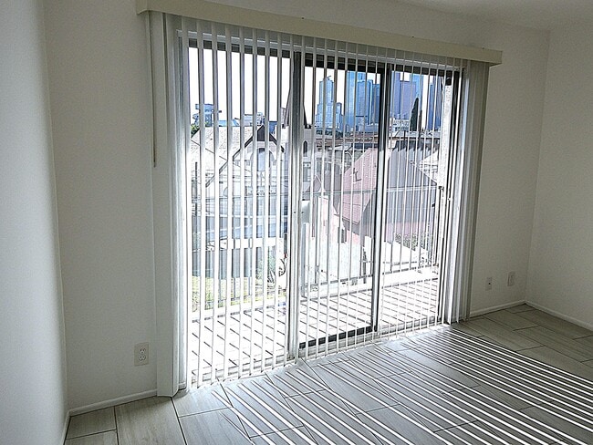 Building Photo - 828 N Bunker Hill Ave