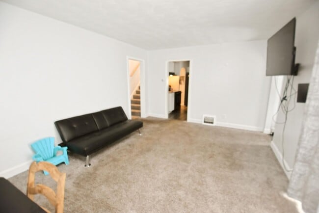 Building Photo - 3 bedroom home located 1 mile from the University of Notre Dame