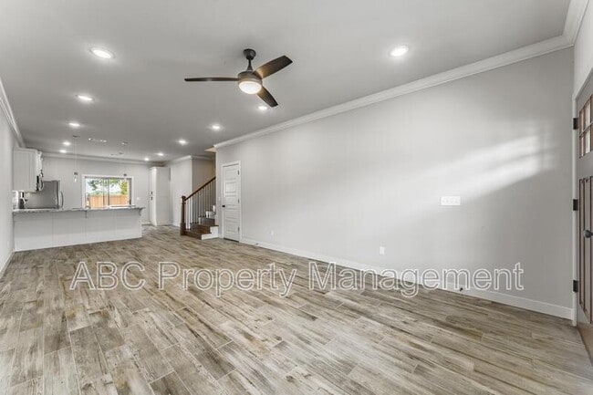 Building Photo - 3305 SW Hillstone Ave