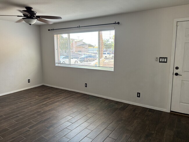 Foto del edificio - 934 N Desert Ave