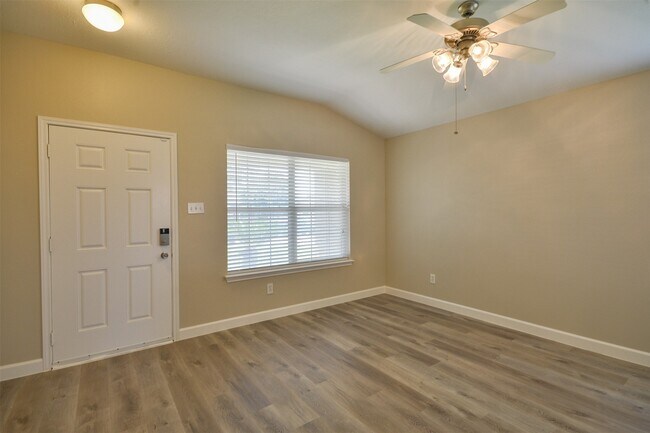 Foto del edificio - 13027 Lark Point Ct