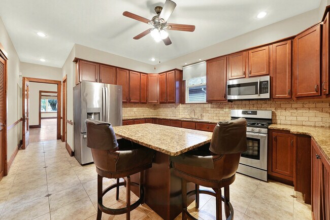 Foto del edificio - 854 N Lockwood Ave
