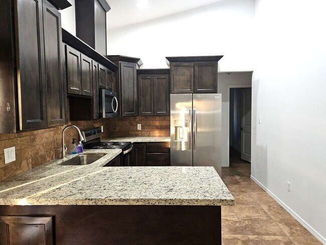 Building Photo - 3 bedroom/2 bath home for Rent