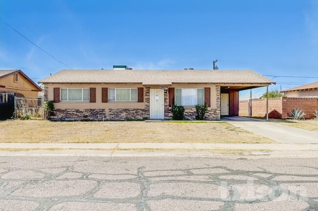 Building Photo - 3427 W Rosewood Ave
