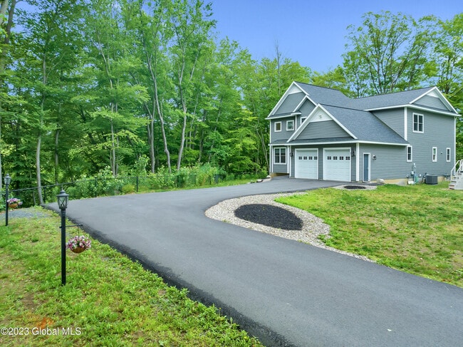 Building Photo - 523 Vischer Ferry Rd