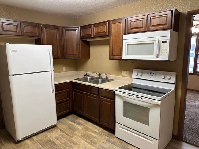 Building Photo - 3 Bedroom, 1 Bath House