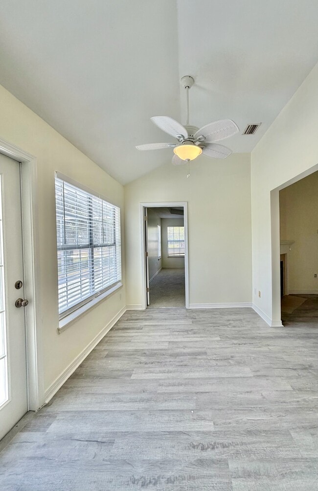 Building Photo - 437 S Shore Dr