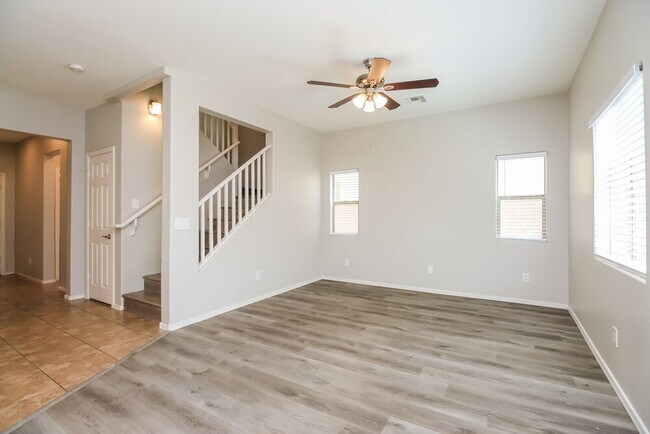 Foto del edificio - 4697 E Redfield Rd