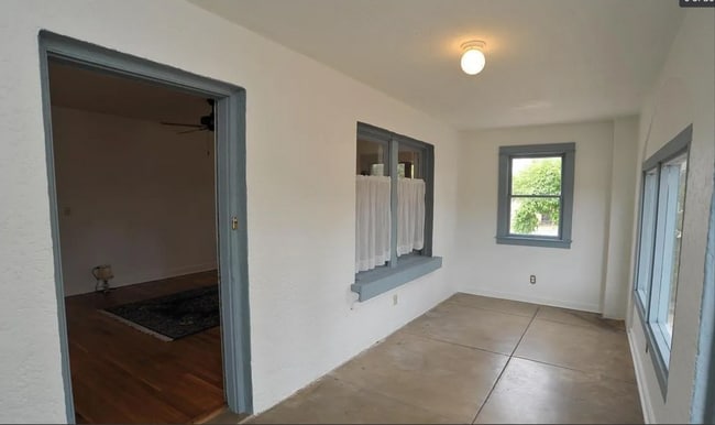 Building Photo - 1447 E Lester St
