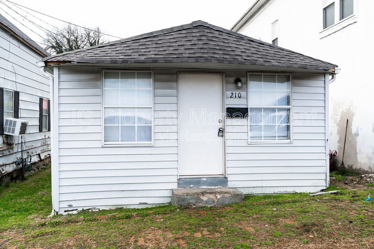 Primary Photo - 210 Clinton St