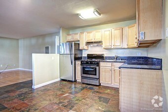 Foto principal - 1121 E Washington Ave