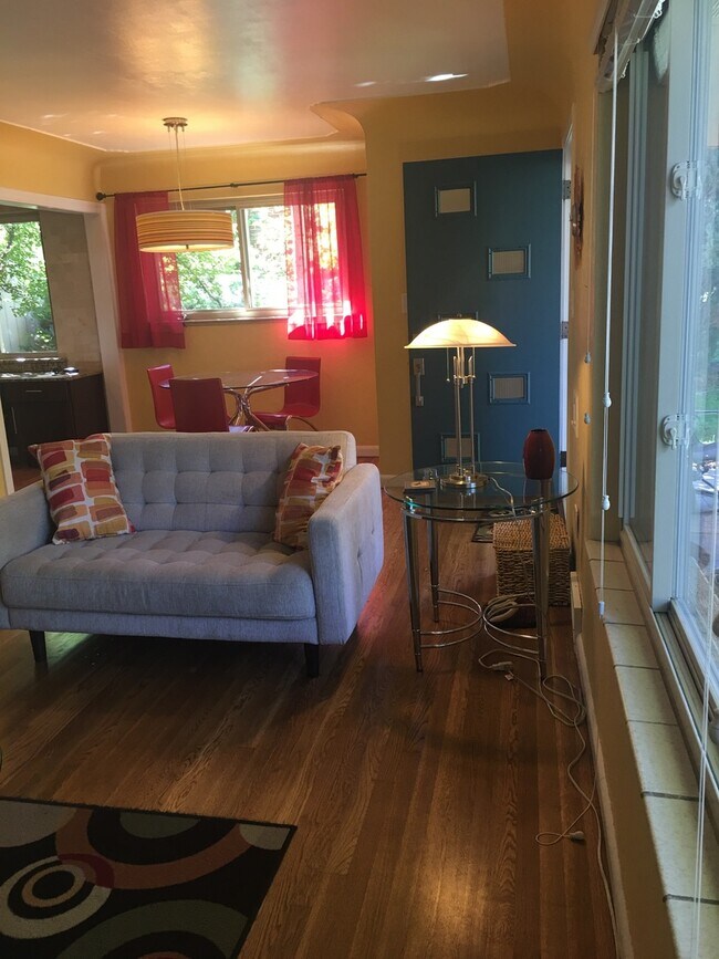 Foto del edificio - COMING SOON - Great Location - Close to Sw...