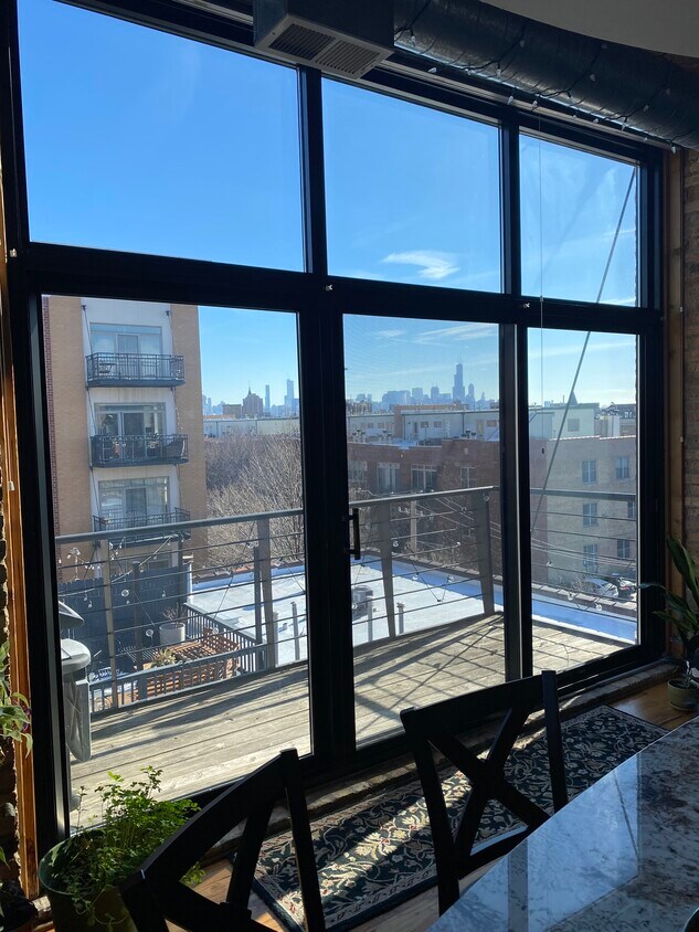Skyline - 1751 N Western Ave