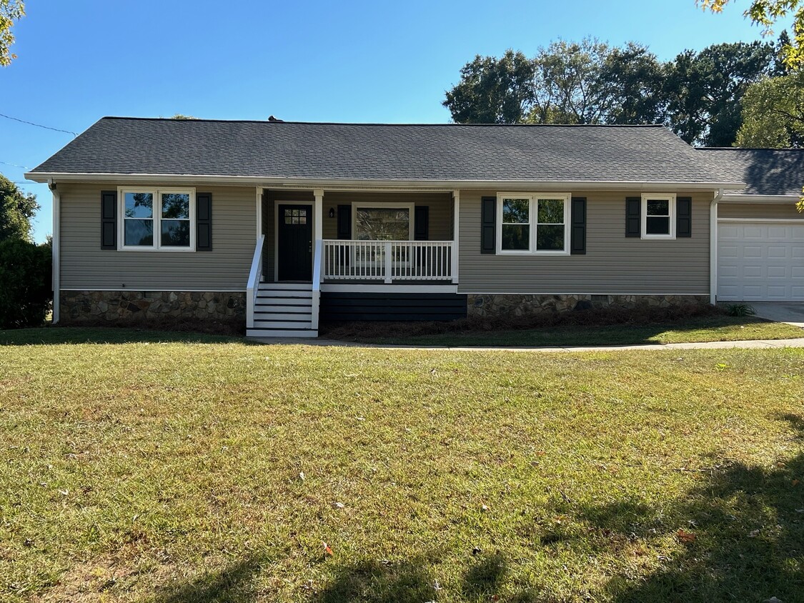 Building Photo - Salem Meadow (75)