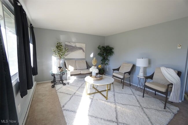 Foto del edificio - 211 Hilltop Dr