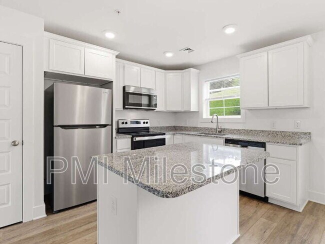 Building Photo - 8780 Hillside Way
