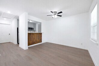 Building Photo - 5718 Eskridge St