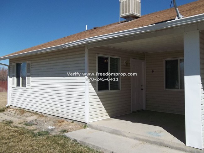 Building Photo - 393 Sunnyside Ct