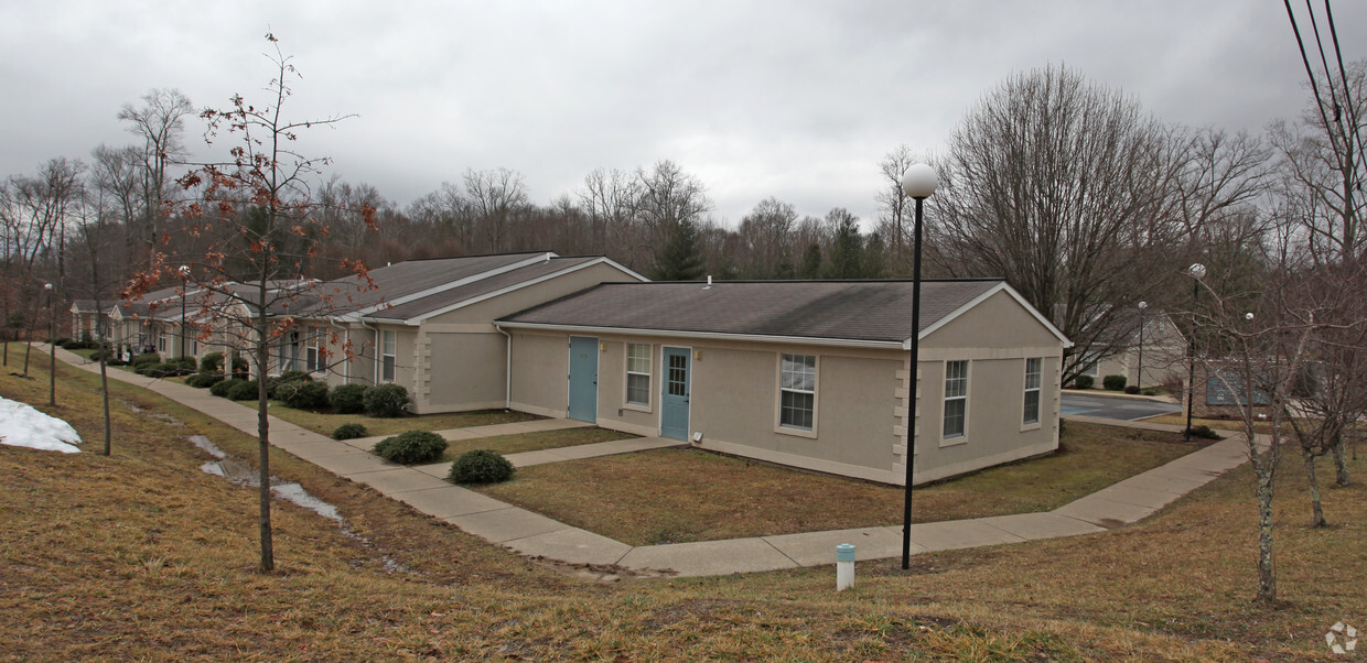 Foto del edificio - 101-301 Laurel Creek Rd