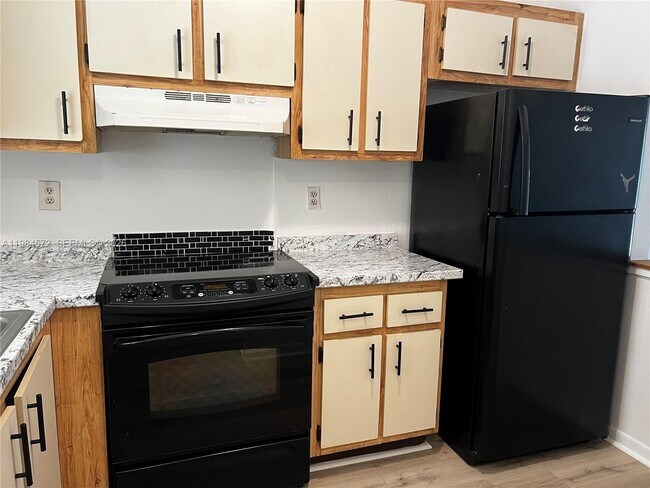 Foto del edificio - 6001 Shaker Wood Cir