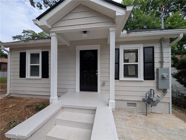 Building Photo - 1377 Pine Ave