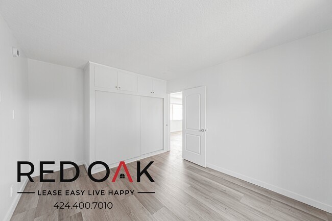 Building Photo - 8720 Owensmouth Ave