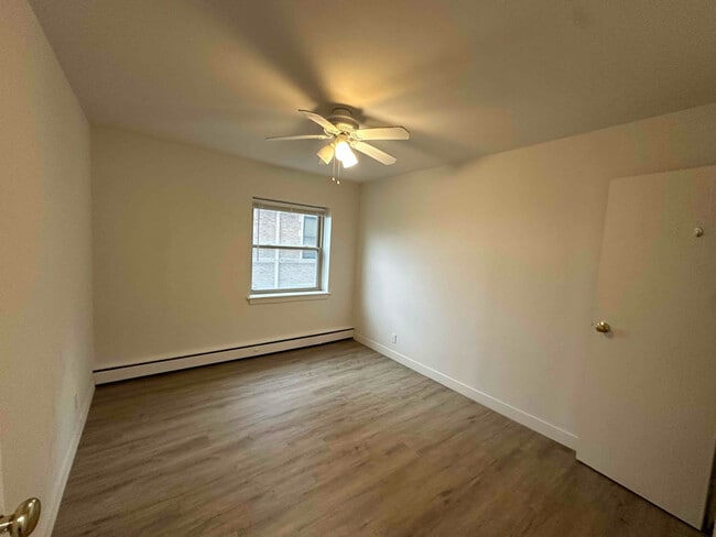 Foto del edificio - 1560 N Prospect Ave