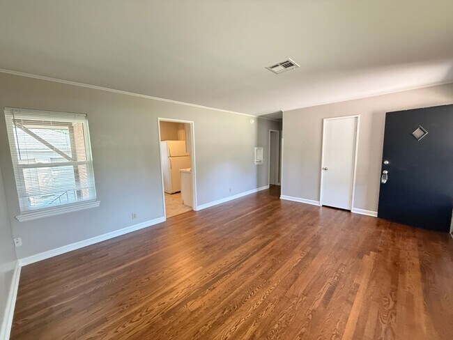 Foto del edificio - Near the University 2 bedroom Duplex With Private yard