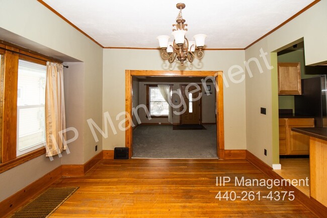 Foto del edificio - Charming 4 Bedroom House in Lakewood OH is...