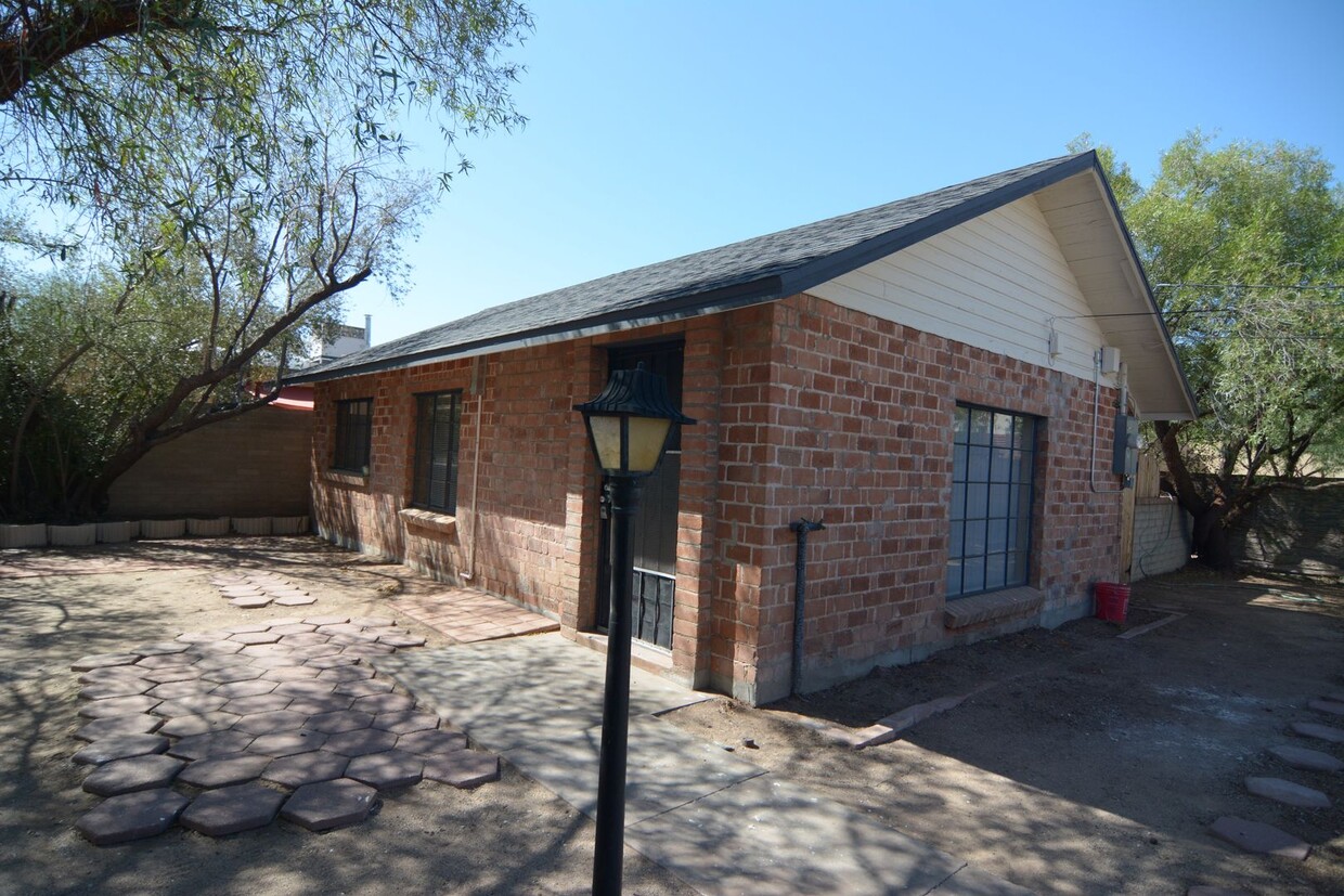 Foto principal - Remodeled 1 Bedroom 1 Bath House! Central ...