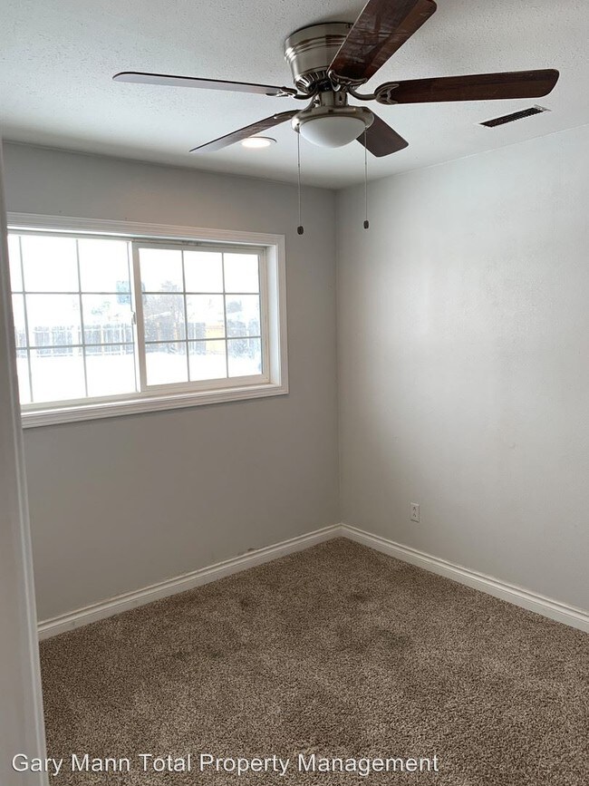 Building Photo - 3 br, 1 bath House - 1240 Vandenberg Ave