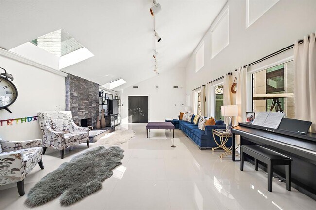 Building Photo - 11635 Highgrove Dr