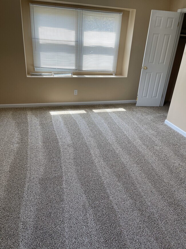 Building Photo - 62 Cascade Dr