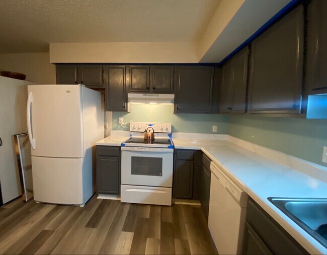 Building Photo - 8022 Timberlake Rd