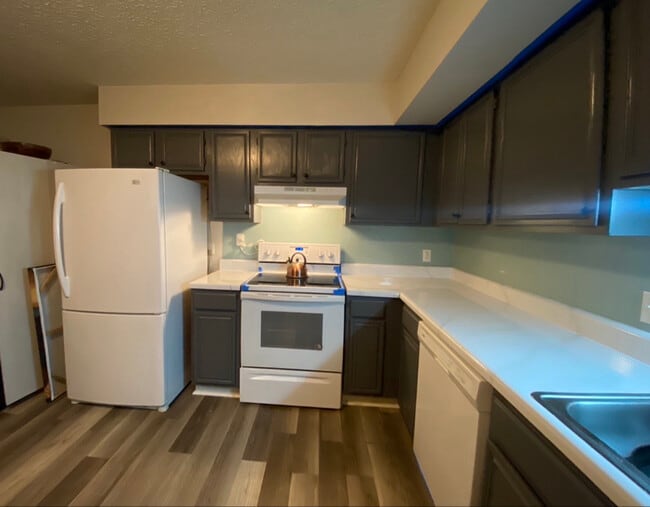 Foto del edificio - 8022 Timberlake Rd