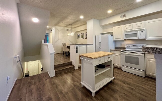 Building Photo - 2 Bedroom 2 Bath Available NOW in Superior