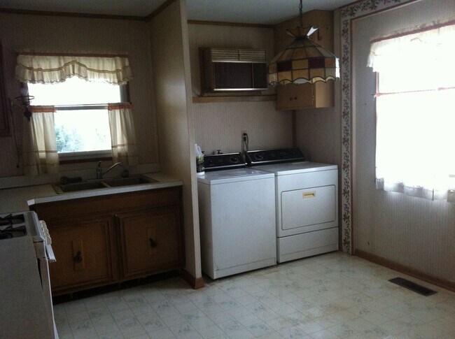 Foto del edificio - 2 br, 1 bath House - 719 KELLY DRIVE