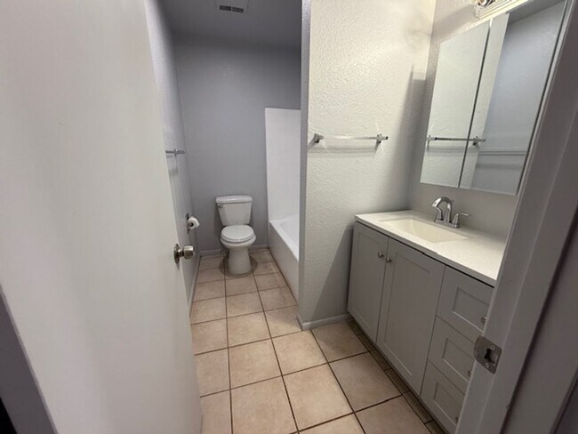 Foto del edificio - 2460 S. Highview Circle #7