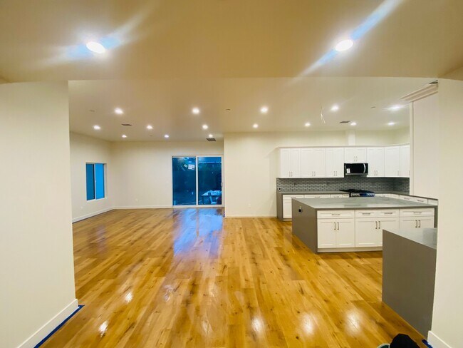 Foto del edificio - 22656 Miranda St