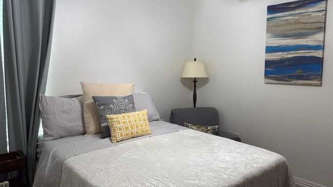 Photo - 3701 SW Mistletoe Ave House