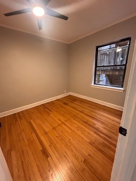 Building Photo - 5240 S Drexel Ave