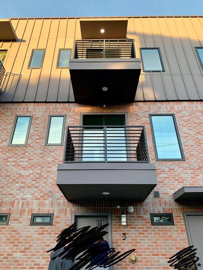Building Photo - 2450 N Garrett Ave