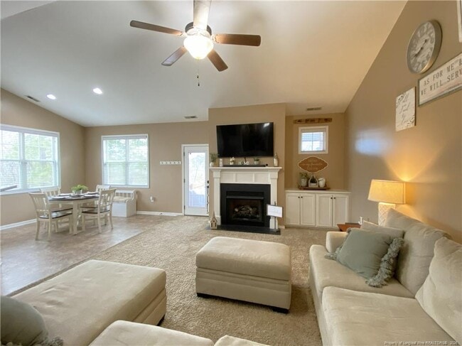 Foto del edificio - 463 Juno Dr