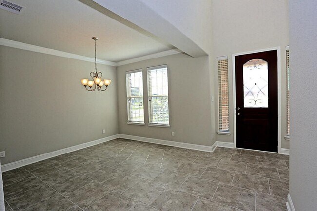 Building Photo - 18615 Magpie Ct